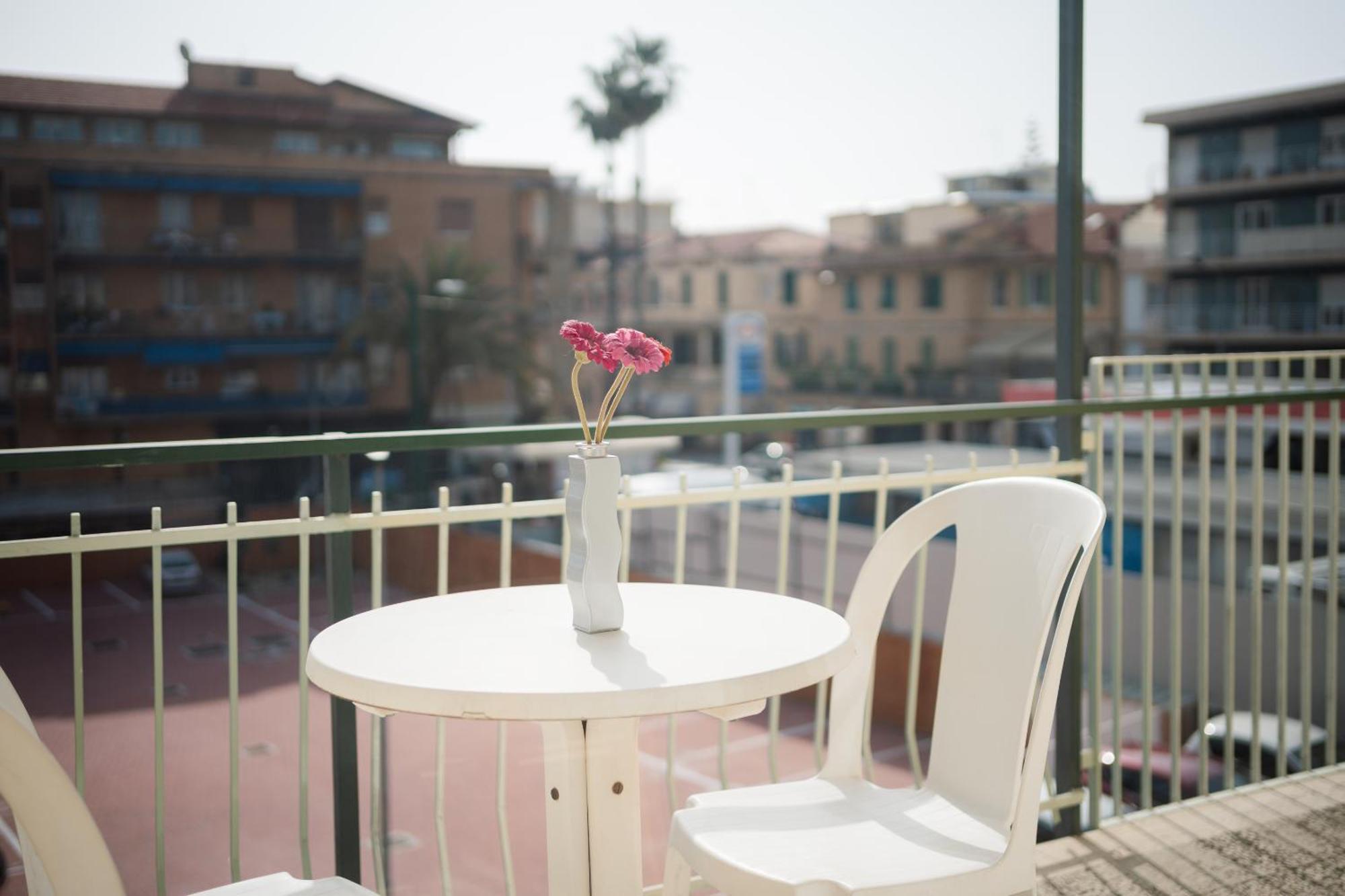 Casa Silvia - Central - Terrace - Wifi บอร์ดิเกรา ภายนอก รูปภาพ